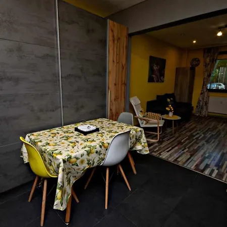 Heart Of - Optional Paid Parking Apartament