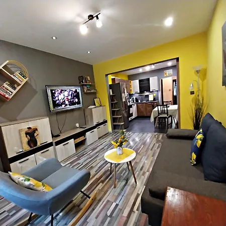 Heart Of - Optional Paid Parking