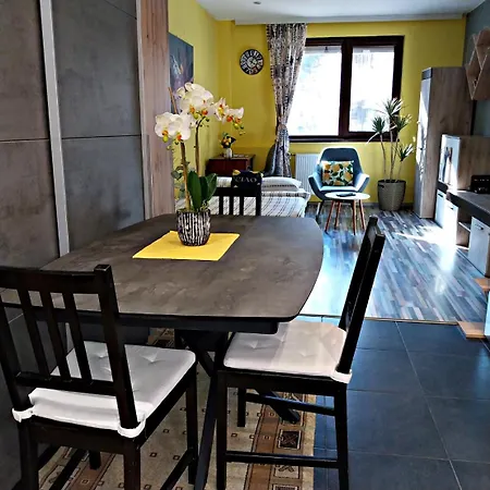 Heart Of - Optional Paid Parking Apartament *