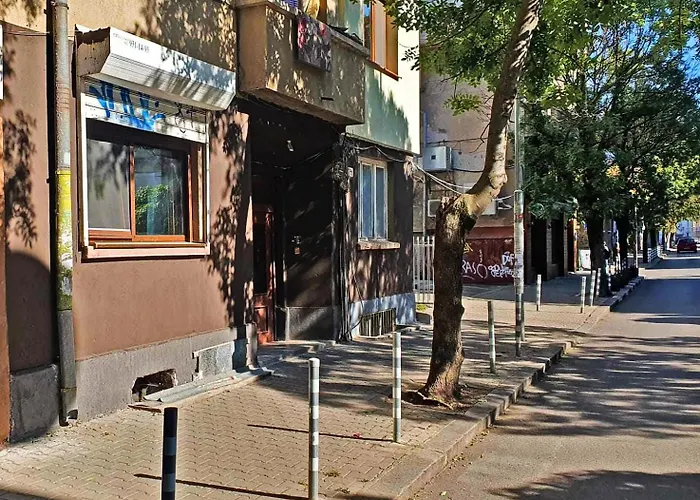 Heart Of - Optional Paid Parking *