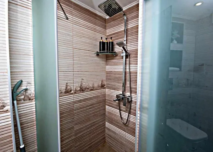 Heart Of - Optional Paid Parking