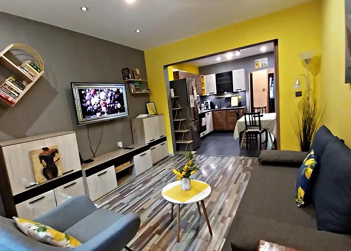 Heart Of - Optional Paid Parking